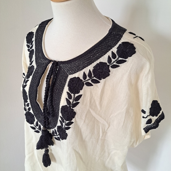 Star Mela | Cream white & black embroidered tunic shirt with tassels - Picture 7 of 12